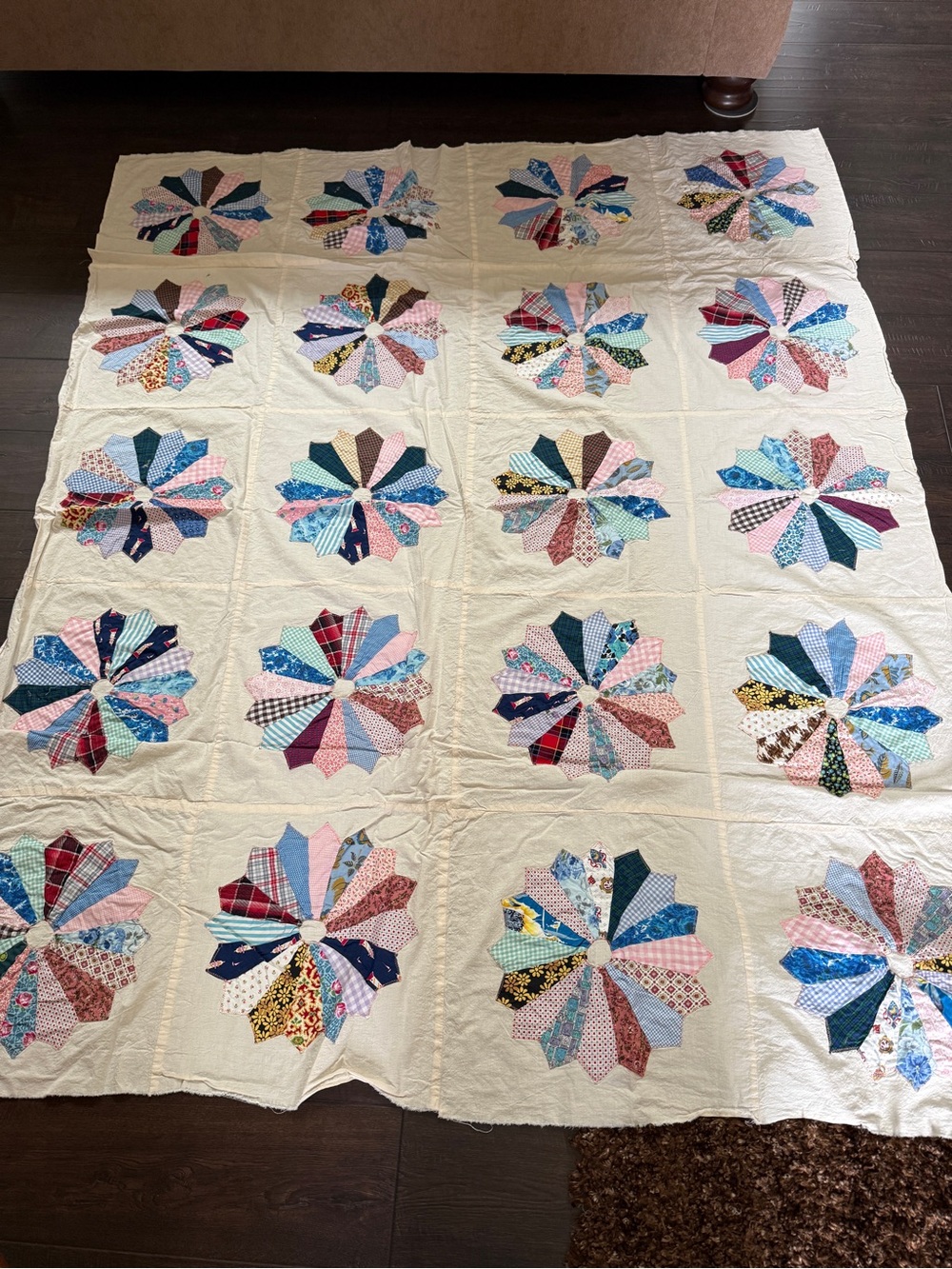 Handmade Cream Dresden Plate Quilt 80”x66”

Quilt top UNFINISHED  vintage